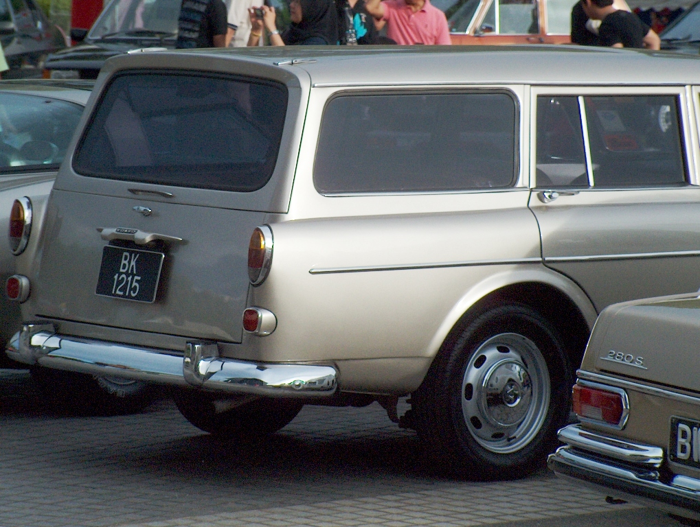 Classic Volvo in Malaysia Amazon Kombi.jpg